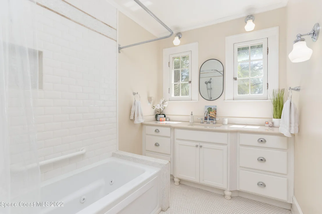 Photo of 115 Valencia Road