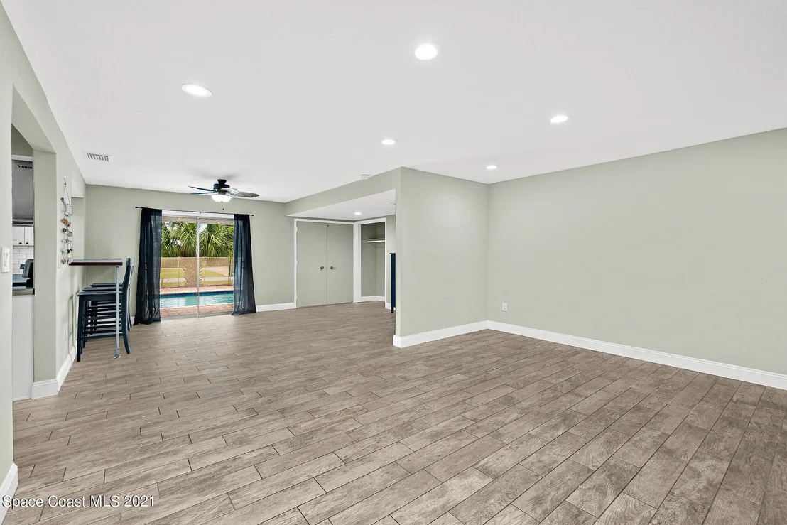 Photo of 555 Bahama Drive