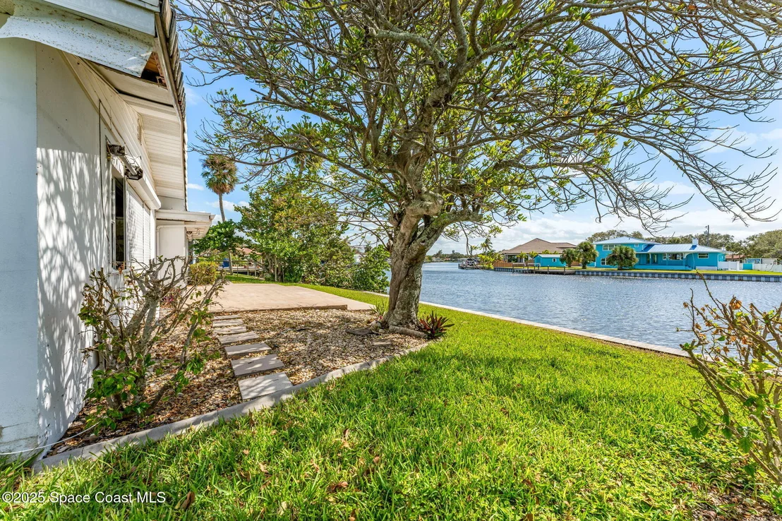 Photo of 272 Bahama Boulevard