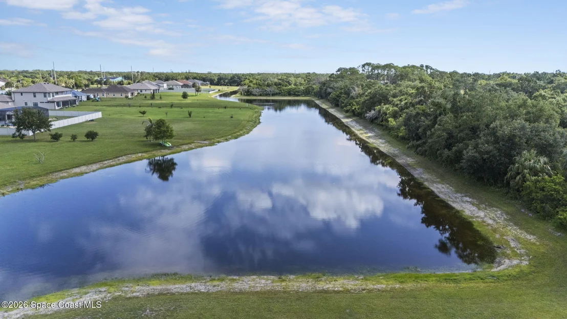 Photo of 900 Hall Road
