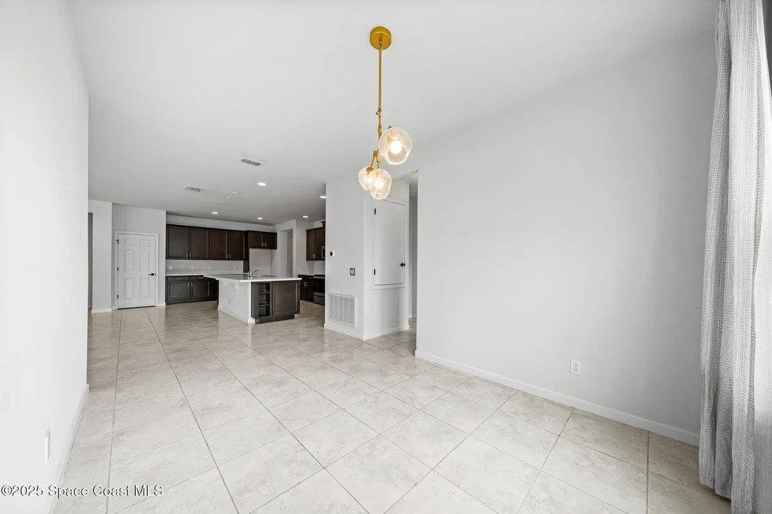 Photo of 539 Balcom Terrace SE