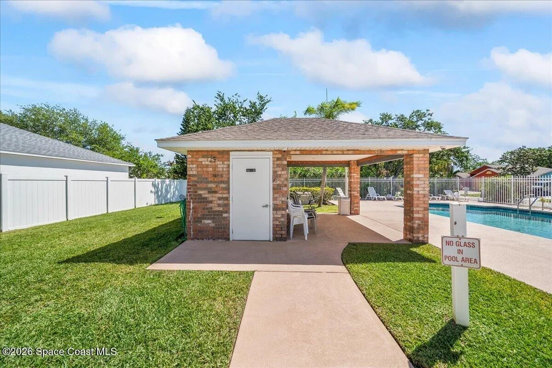 Photo of 1281 White Oak Circle