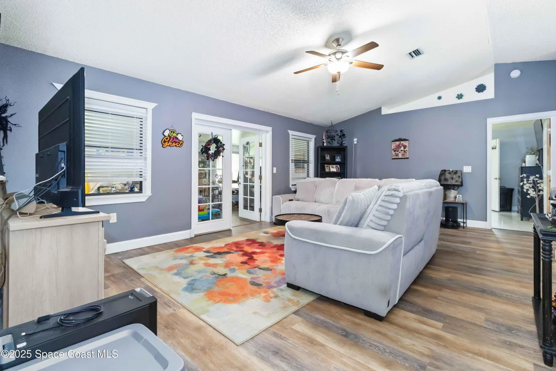 Photo of 6581 Bancroft Avenue