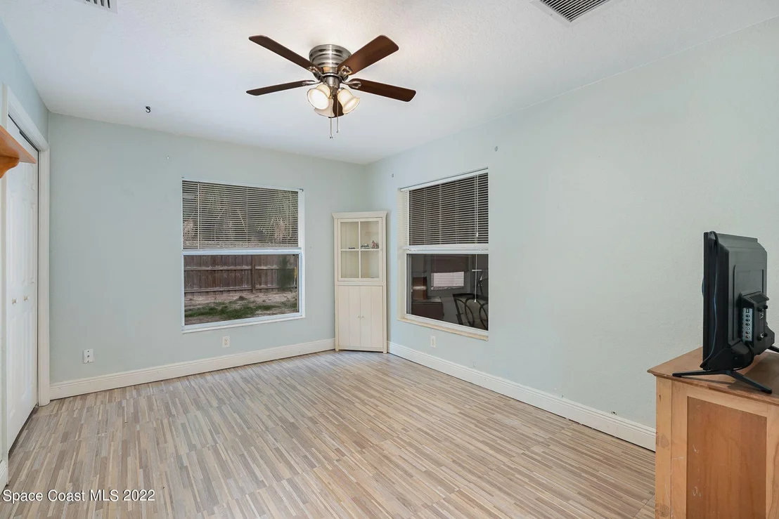 Photo of 1137 Scyphers Street NE