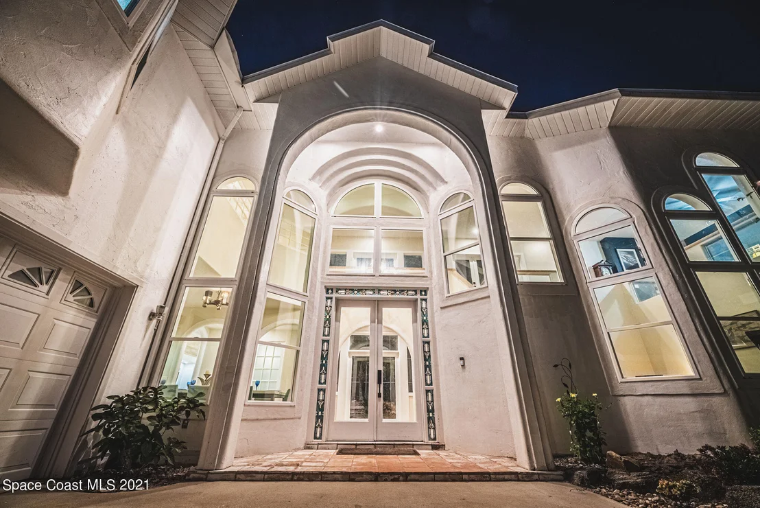 Photo of 472 Peregrine Drive