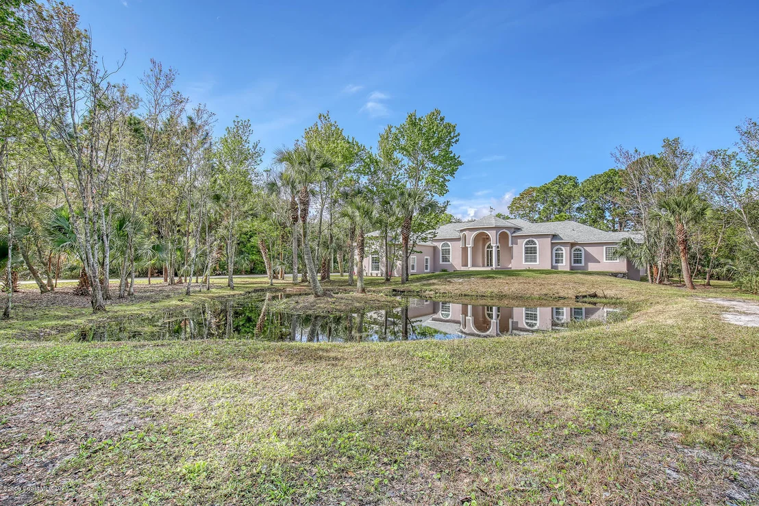 Photo of 1290 Adamson Road