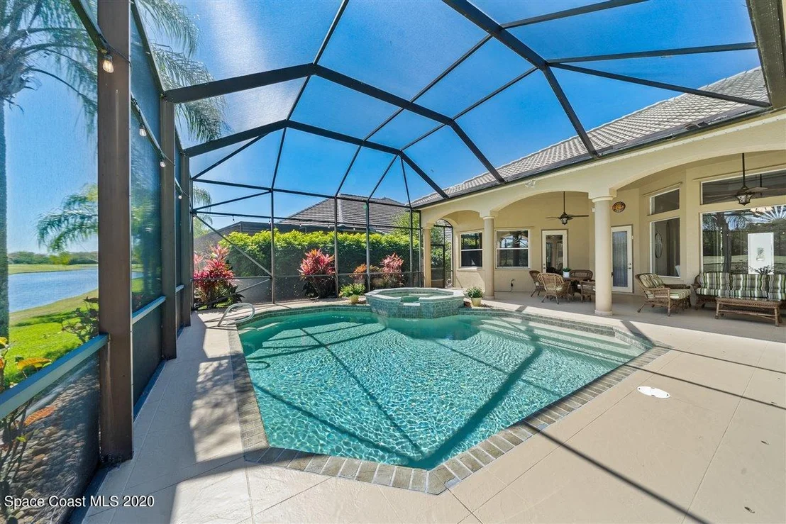 Photo of 925 Chatsworth Drive