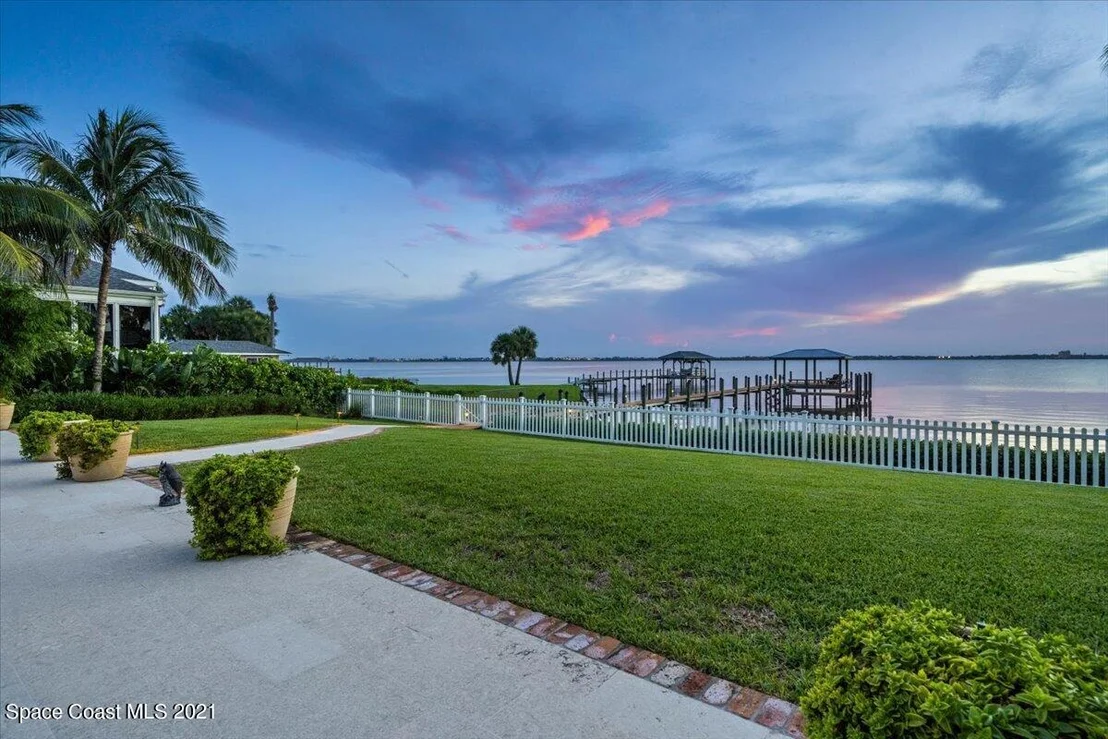 Photo of 2780 N Riverside Drive