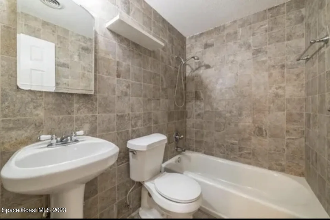Photo of 1438 Albert Drive
