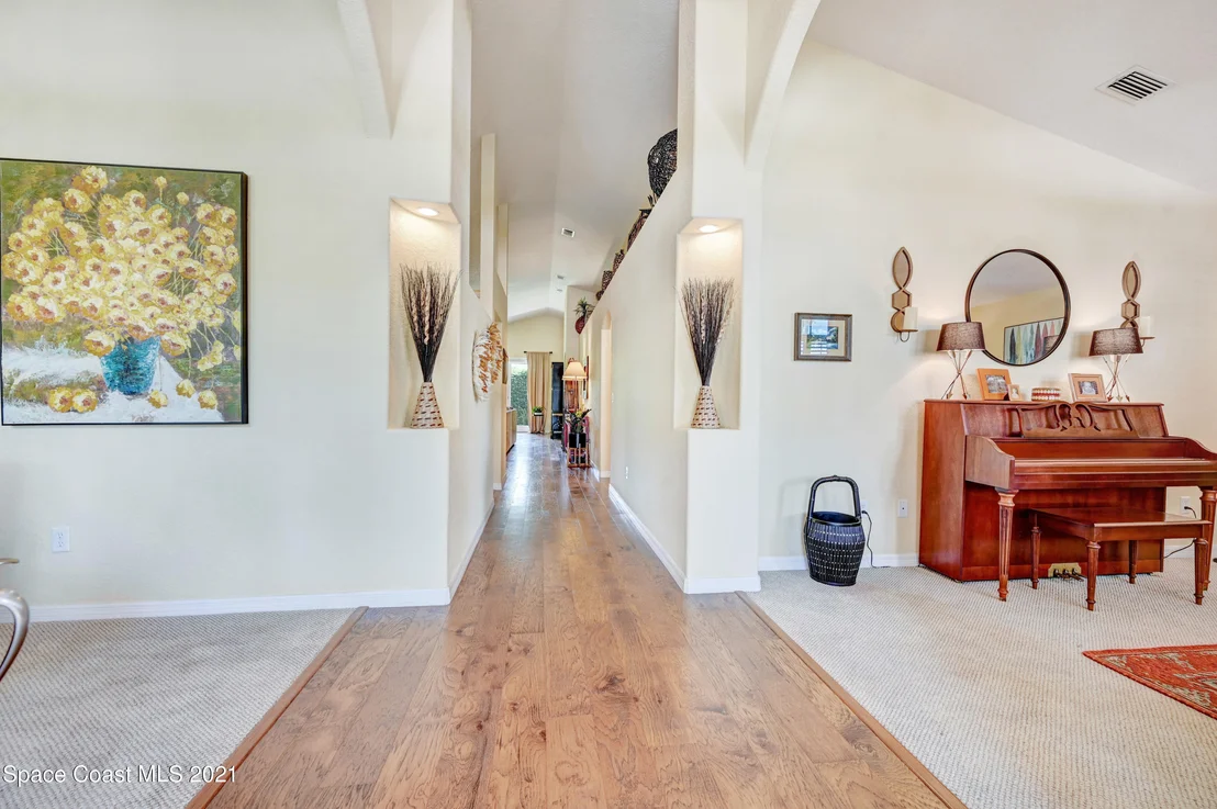 Photo of 992 Carriage Hill Road