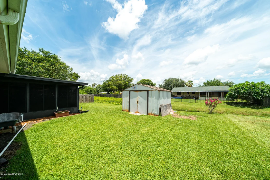 Photo of 2898 Corbusier Drive