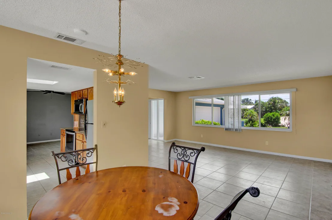 Photo of 210 4th Avenue