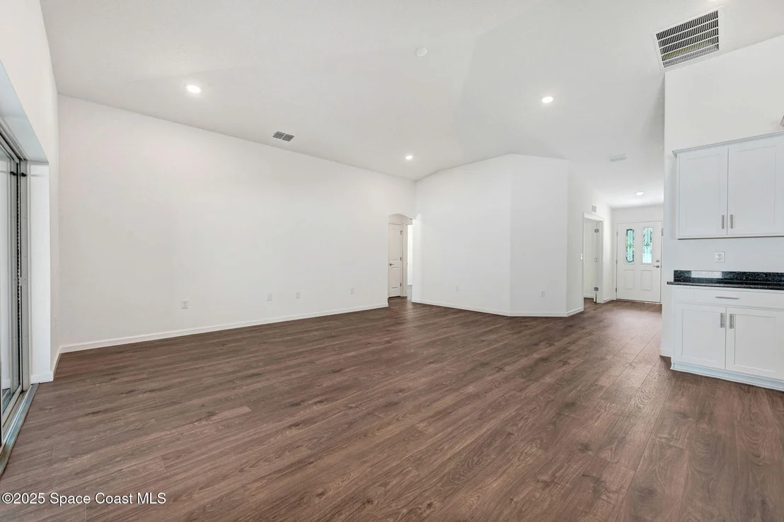 Photo of 1089 Savery Road