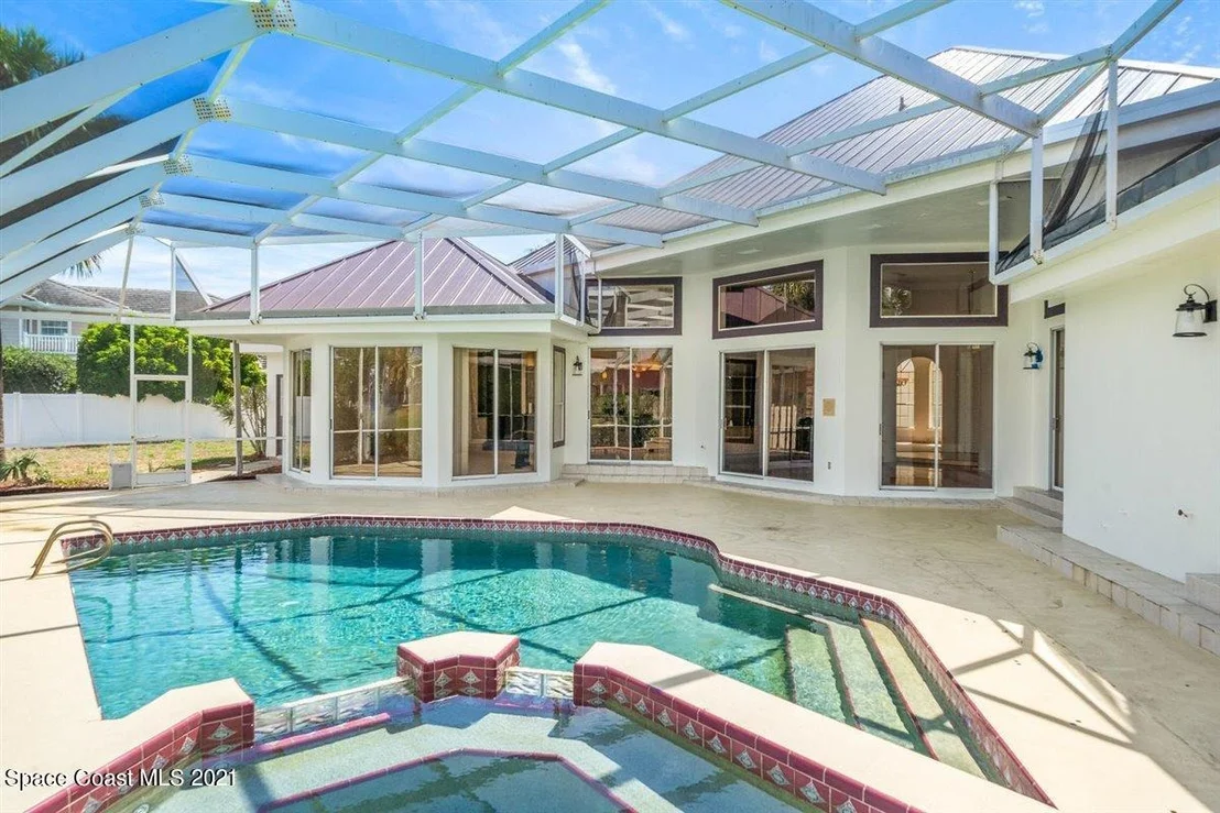 Photo of 680 Falcon Drive