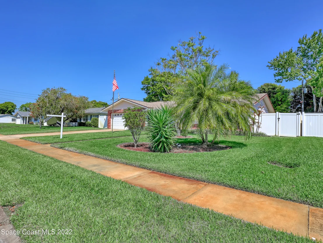 Photo of 916 Kings Post Road