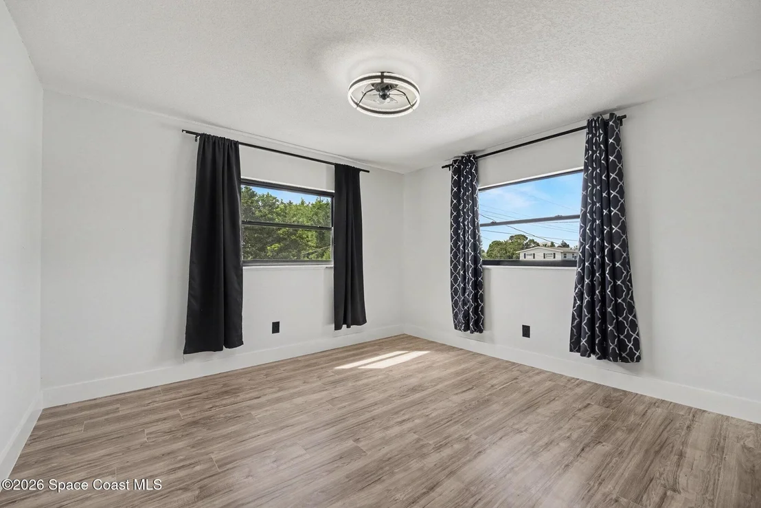 Photo of 508 S Ixora Drive S