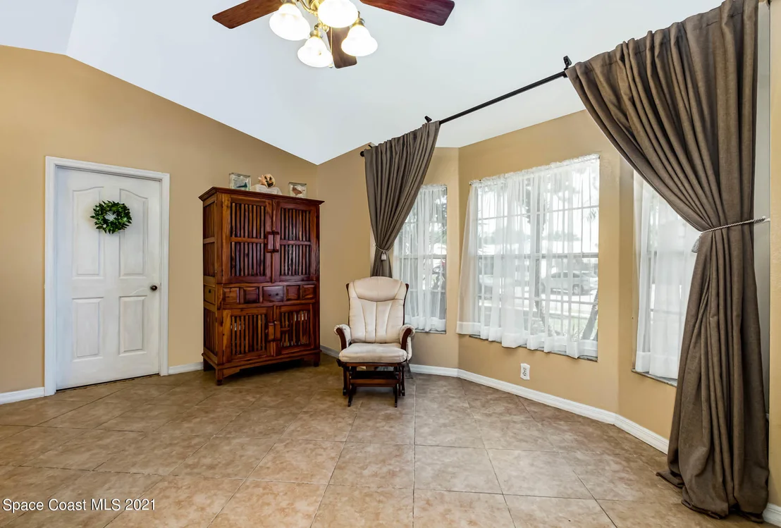 Photo of 890 Spirea Drive