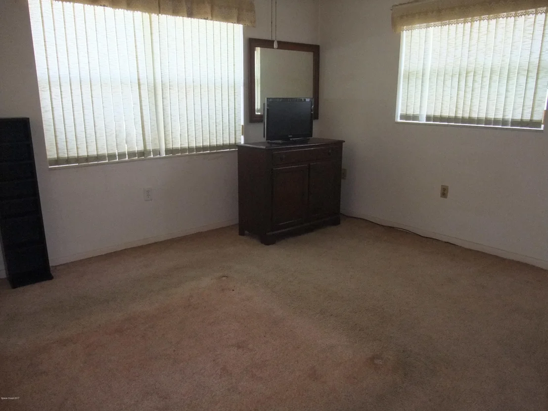Photo of 484 Penguin Drive