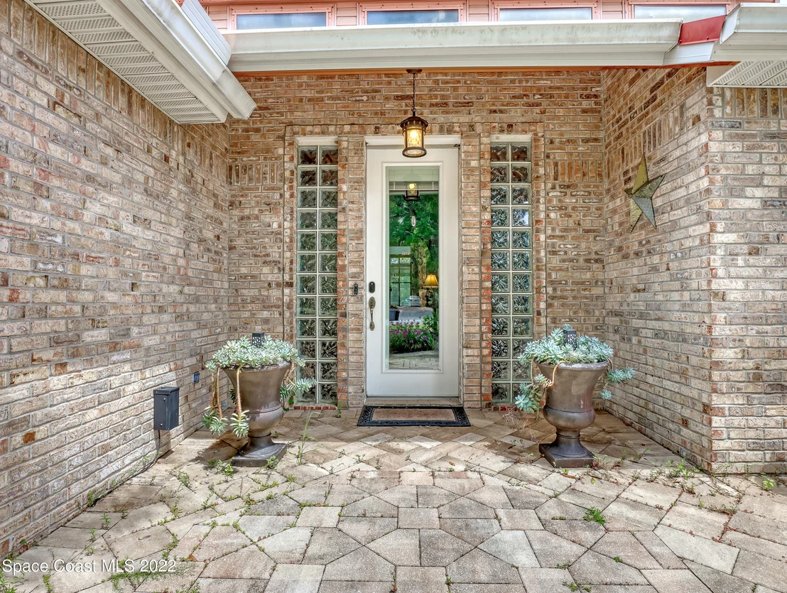 Photo of 4304 Long Lake Road