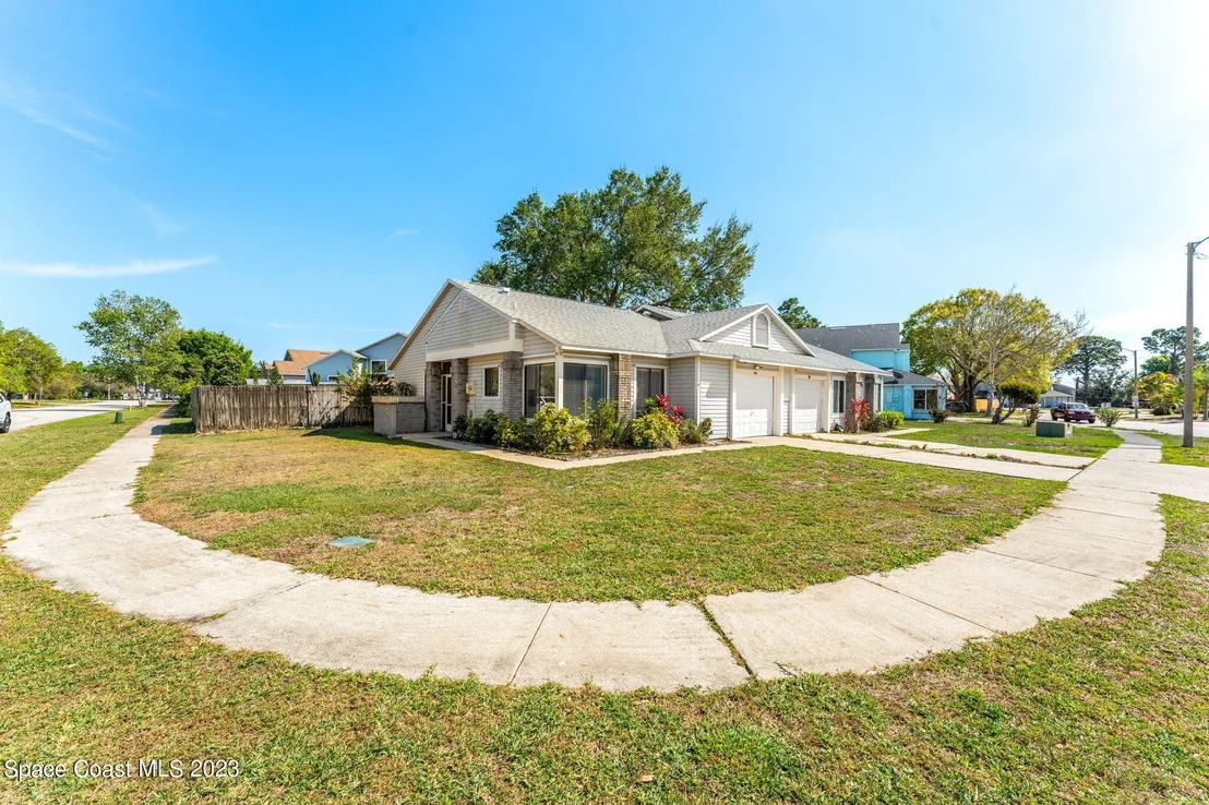 Photo of 770 White Pine Avenue
