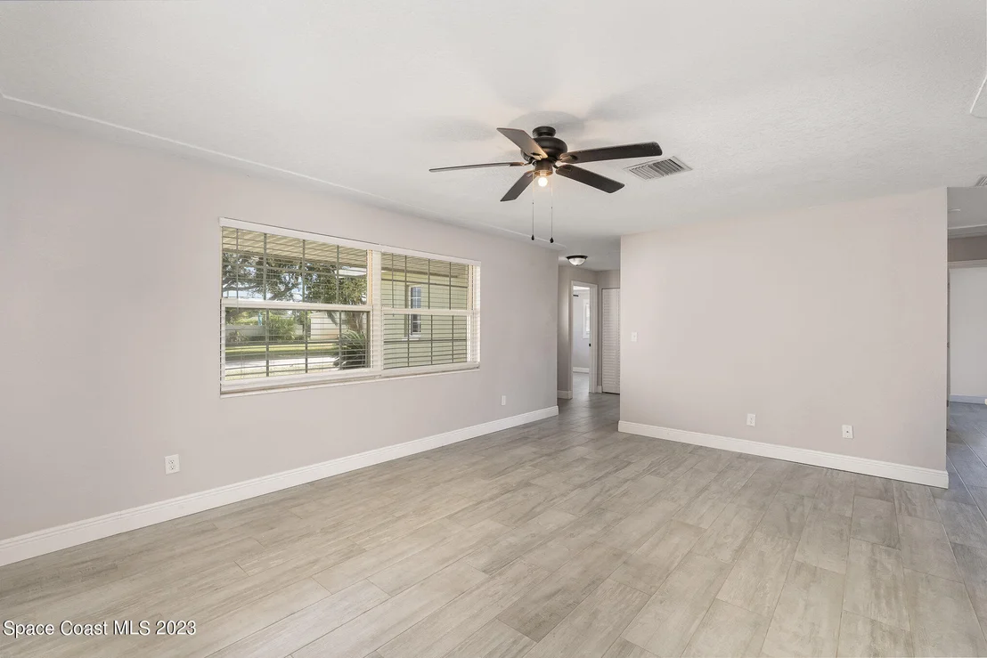 Photo of 947 Bluewater Drive