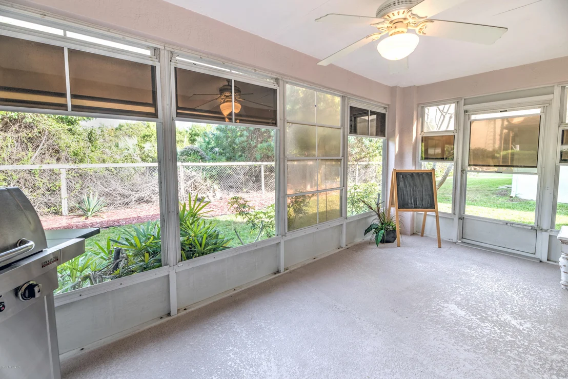 Photo of 977 Villa Drive