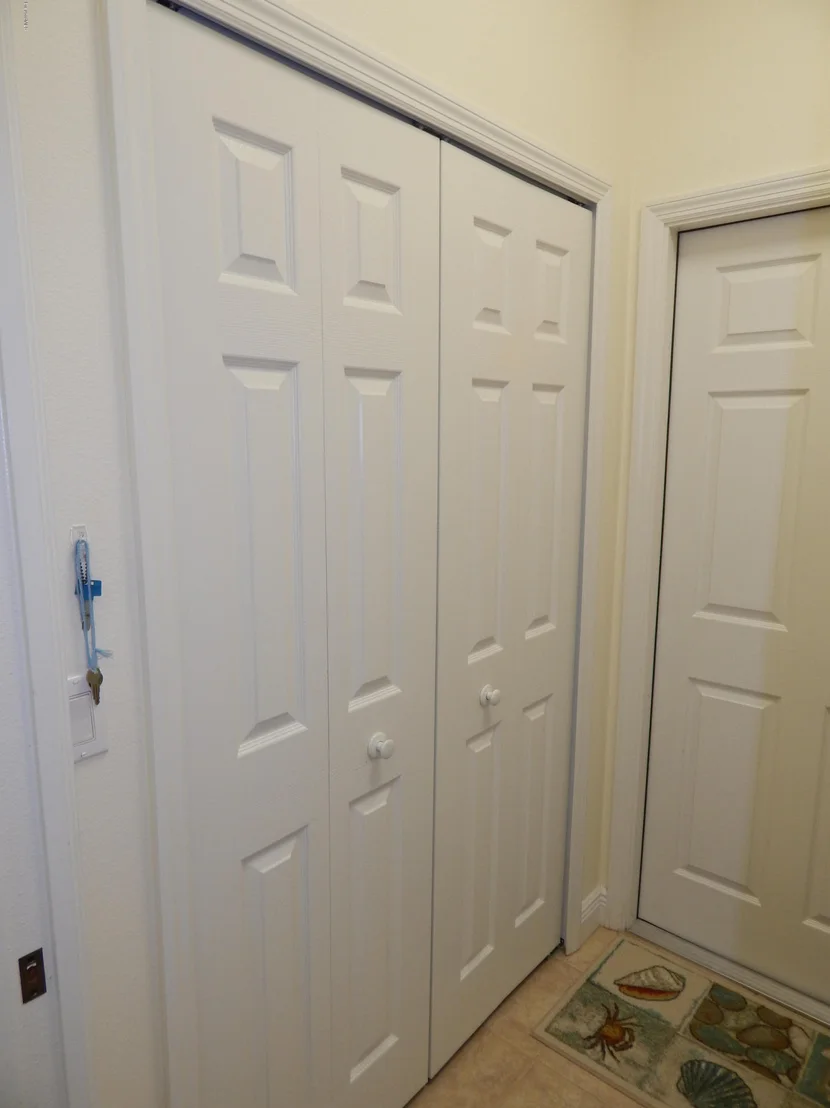 Photo of 211 SE Devlin Court