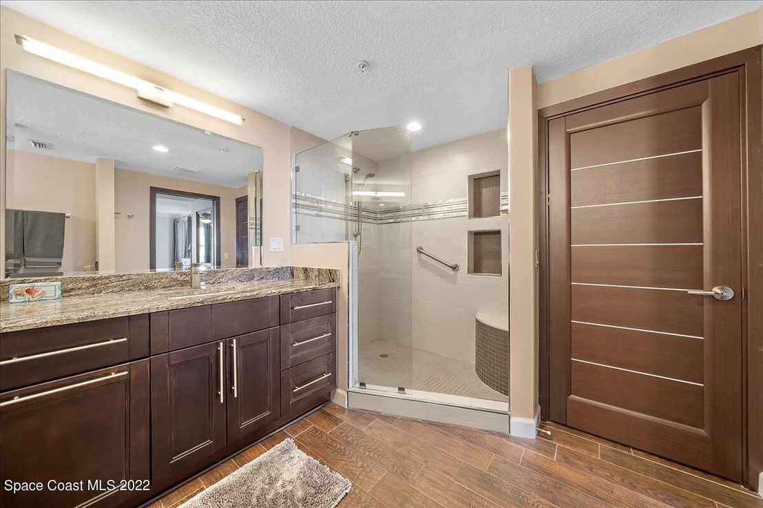 Photo of Unit 705 at 102 Riverside Drive