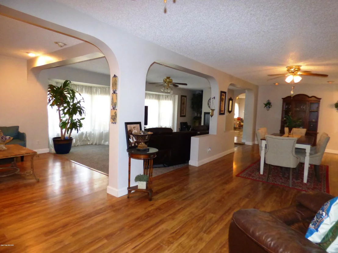 Photo of 6737 Sheridan Road