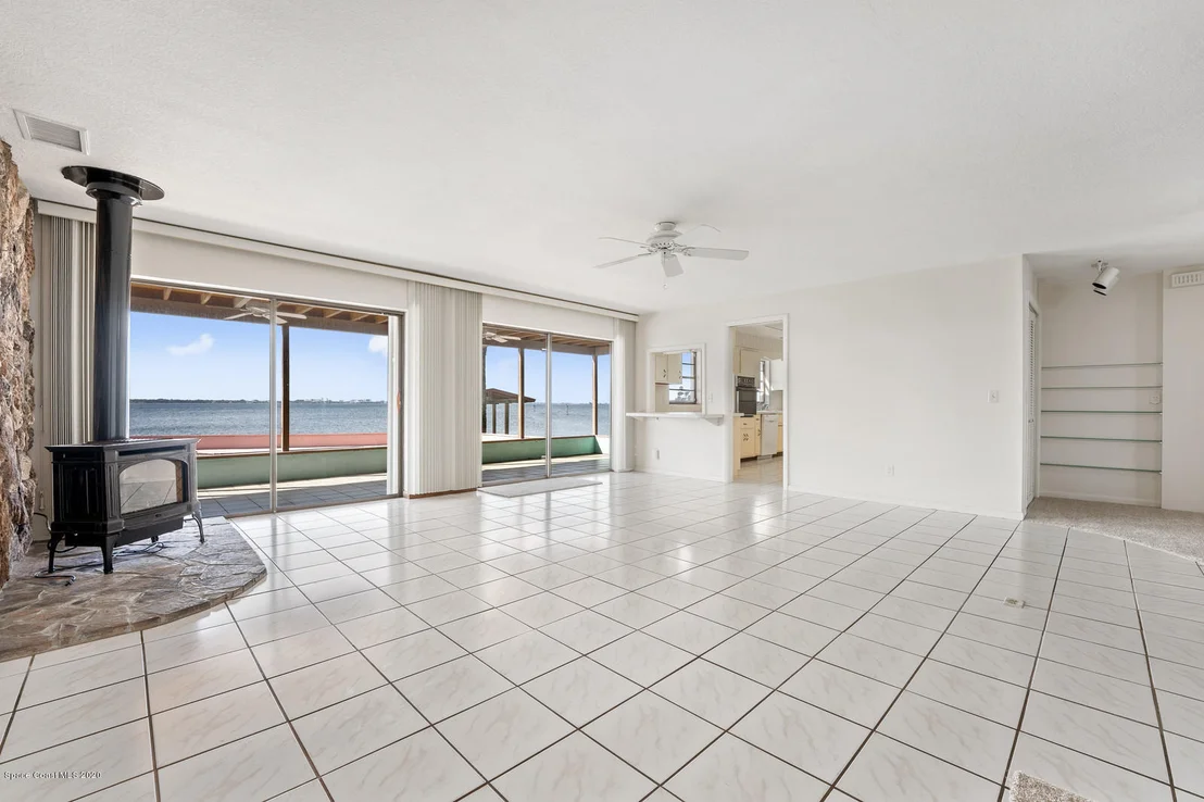 Photo of 447 Riverview Lane