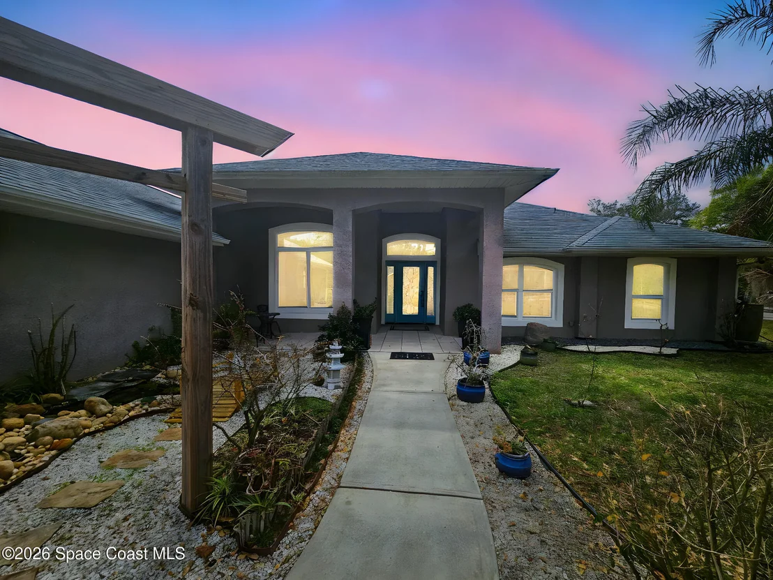 Photo of 3375 Hield Road