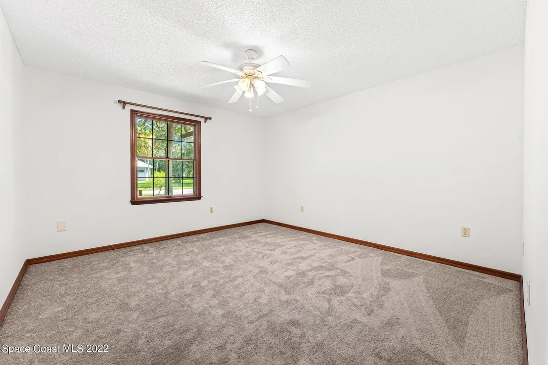 Photo of 1807 Live Oak Drive N