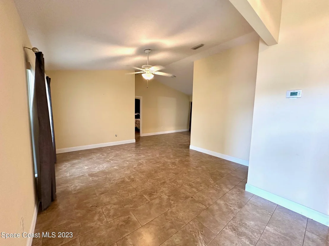 Photo of 1359 Heritage Acres Boulevard