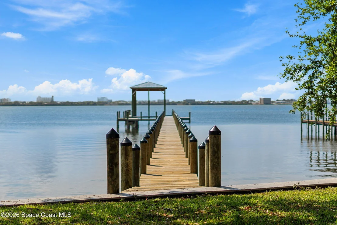 Photo of 1000 N Riverside Drive