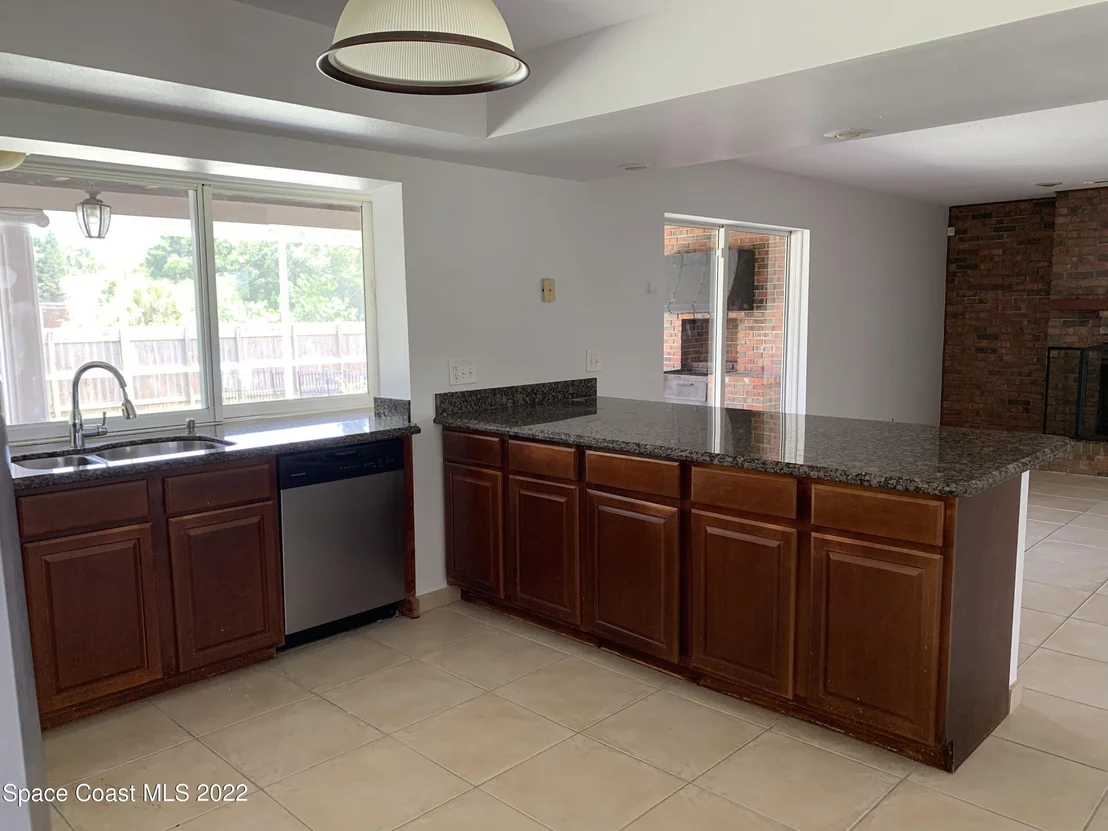 Photo of 799 Pebble Beach Avenue NE