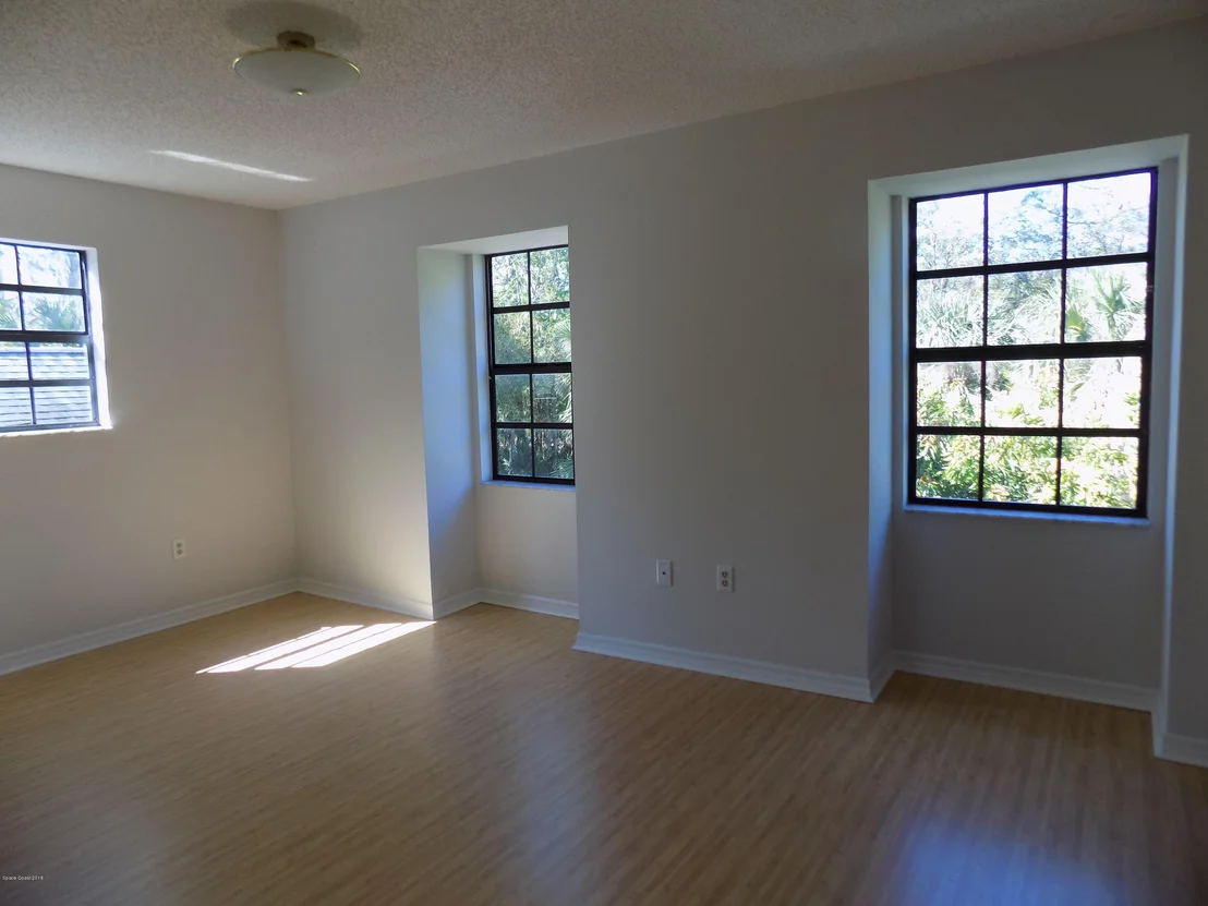 Photo of 970 Bluegrass Lane