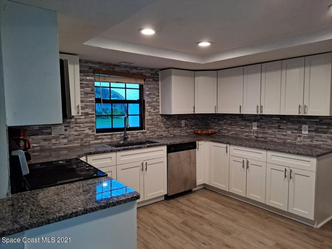 Photo of 605 Pinehurst Circle NE