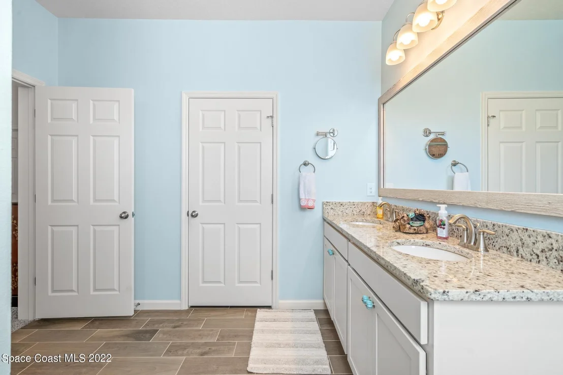 Photo of 982 Peta Way