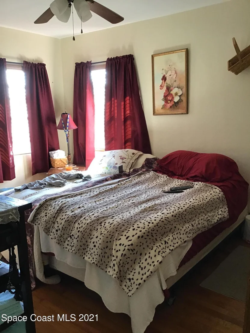 Photo of 301 Live Oak Lane