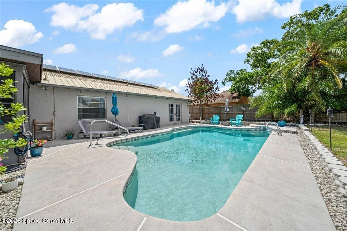 Photo of 2594 Longwood Boulevard