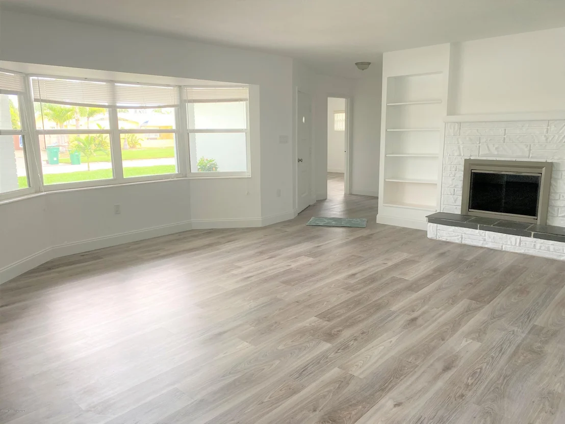 Photo of 385 Hamlin Avenue