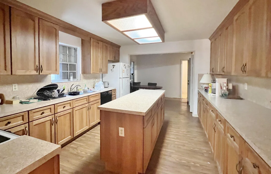 Photo of 1695 Grant Road