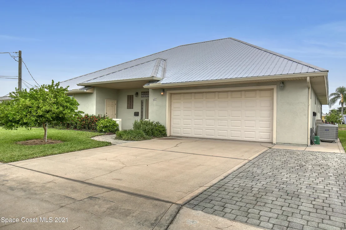 Photo of 457 Cardinal Drive
