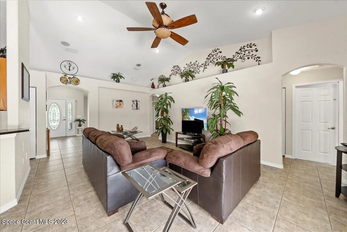 Photo of 704 La Veta Drive