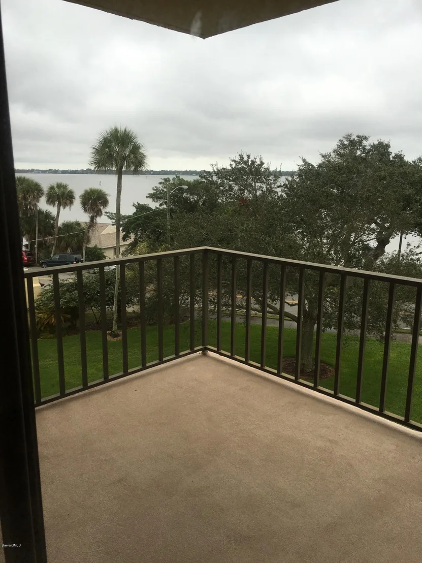 Photo of Unit 403 at 1025 Rockledge Drive