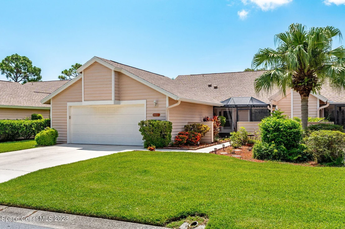 Photo of 885 Ridge Lake Drive