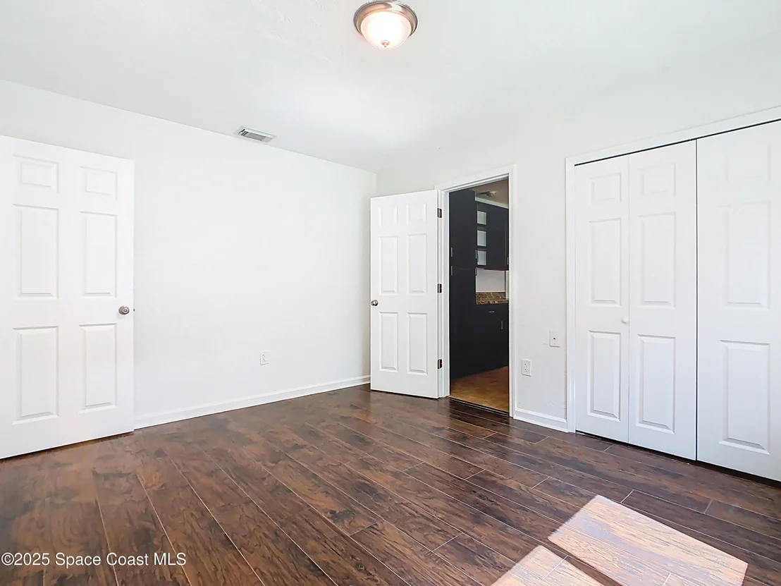 Photo of 819 W Whitmire Drive