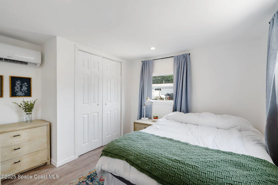 Photo of 2593 Amberly Road NE