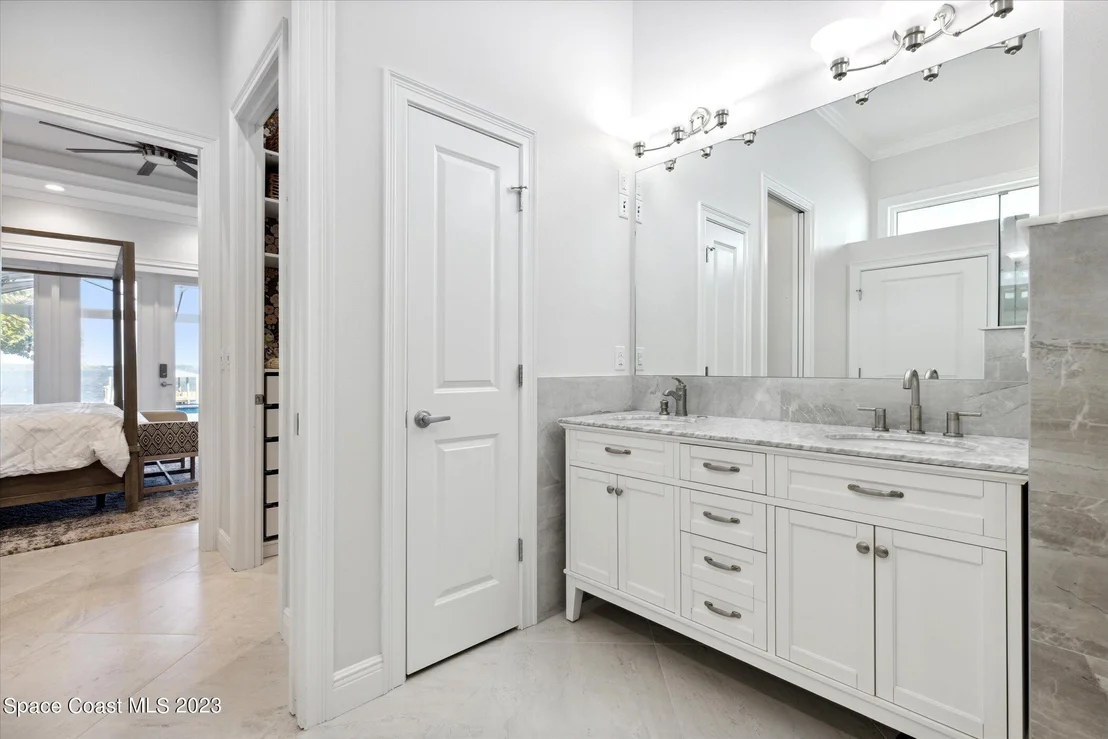 Photo of 3835 Riverside Drive