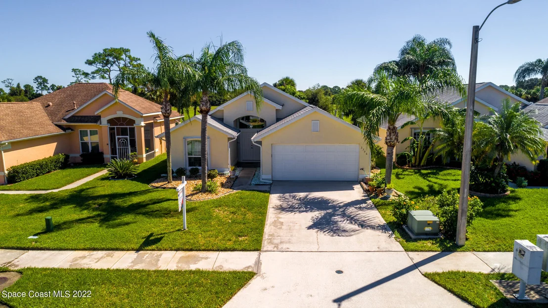 Photo of 2396 Addington Circle